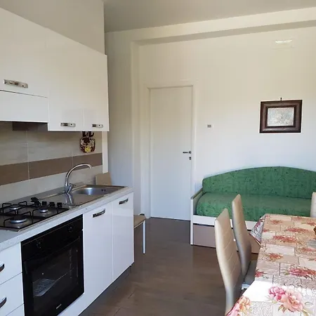 Drei-zimmer-wohnung In *